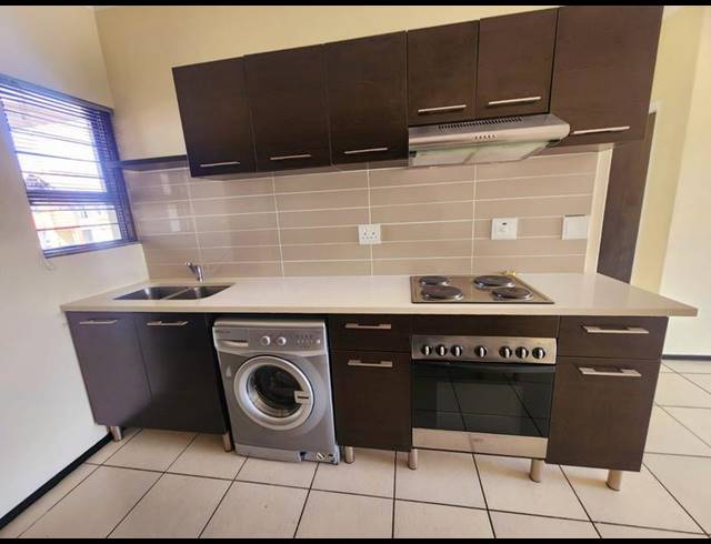 2 BEDROOM TOWNHOUSE FOR SALE IN NOORDWYK